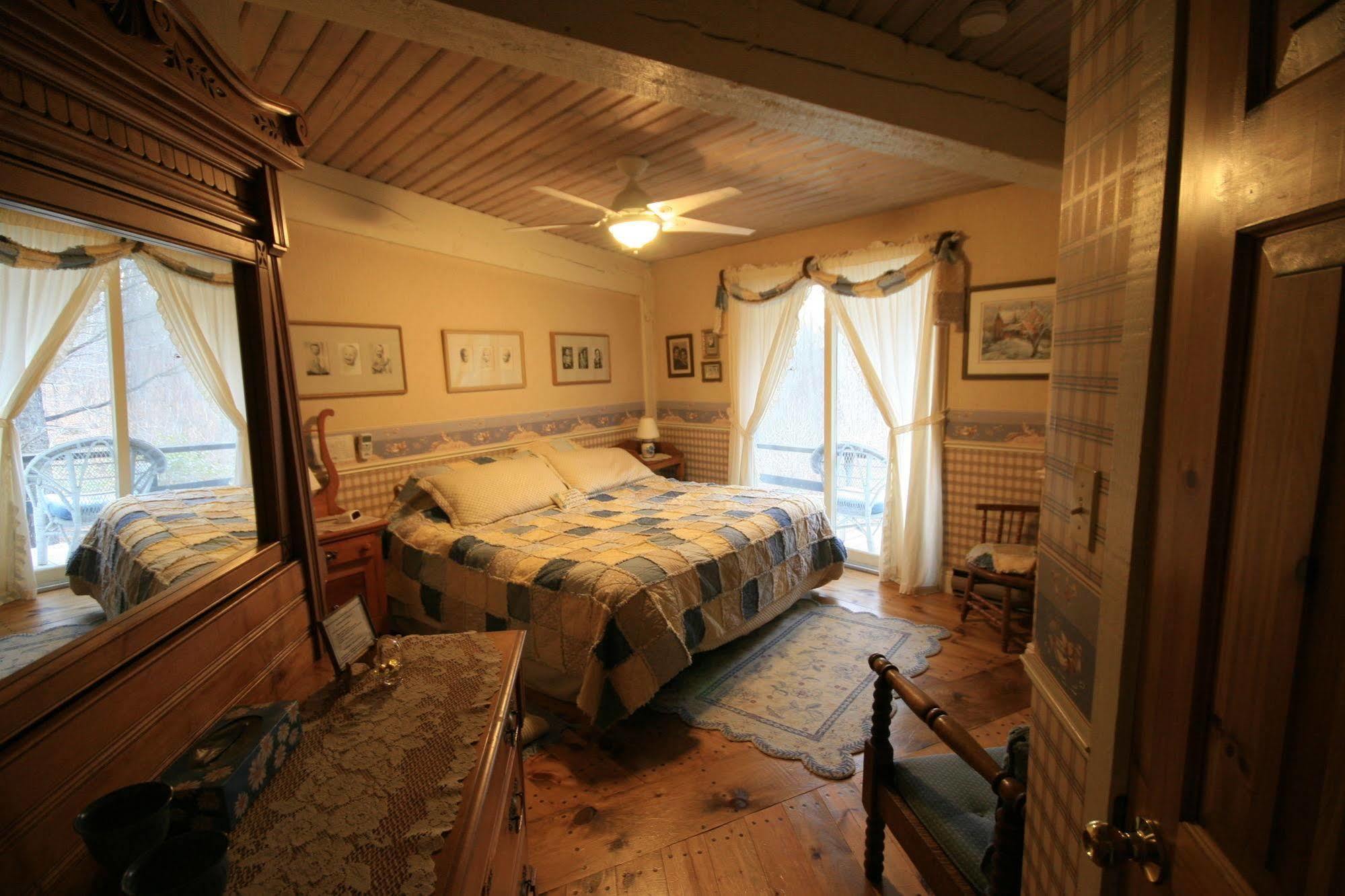 Stouffermill Bed & Breakfast Algonquin Highlands Extérieur photo