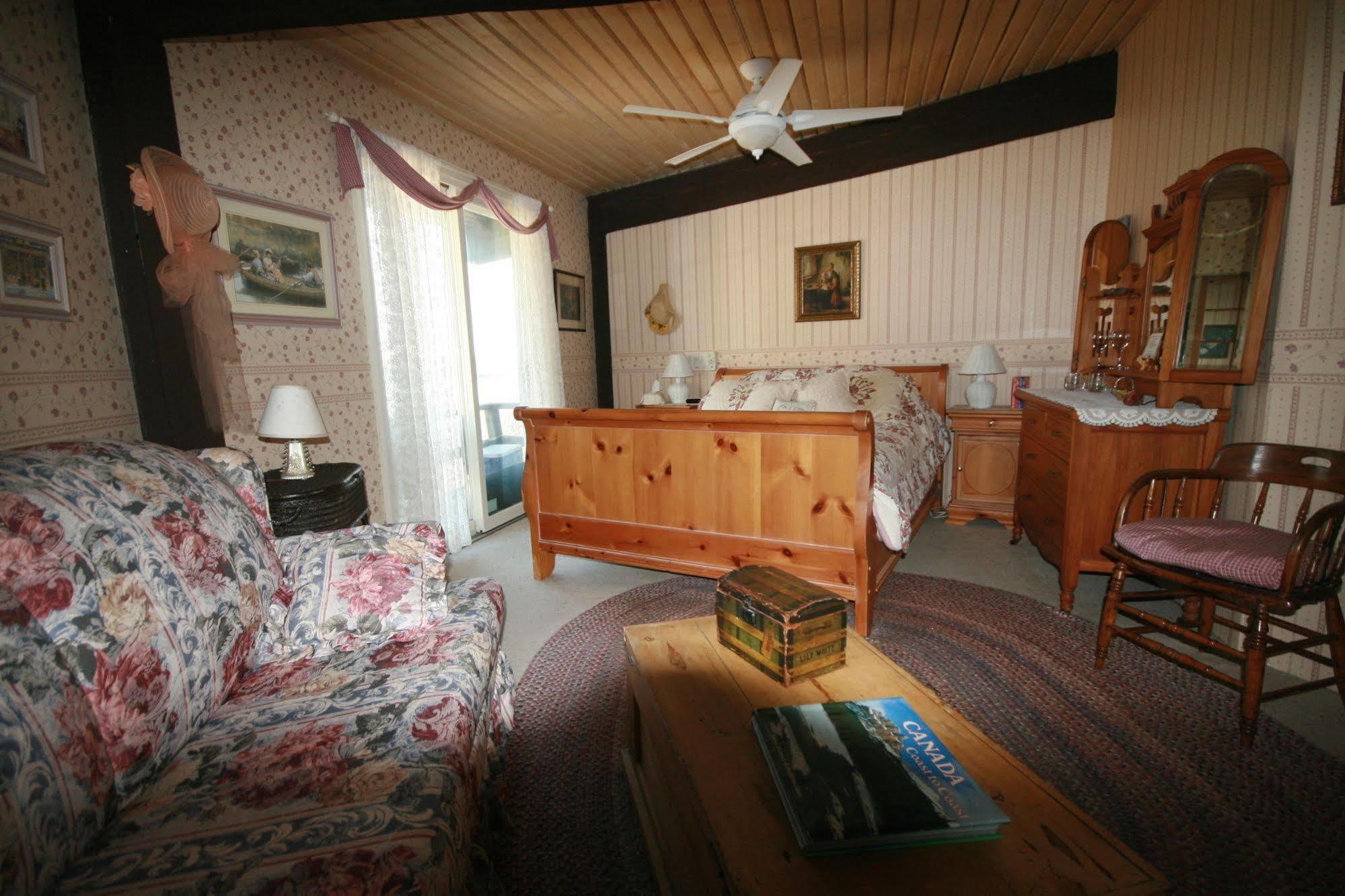 Stouffermill Bed & Breakfast Algonquin Highlands Extérieur photo