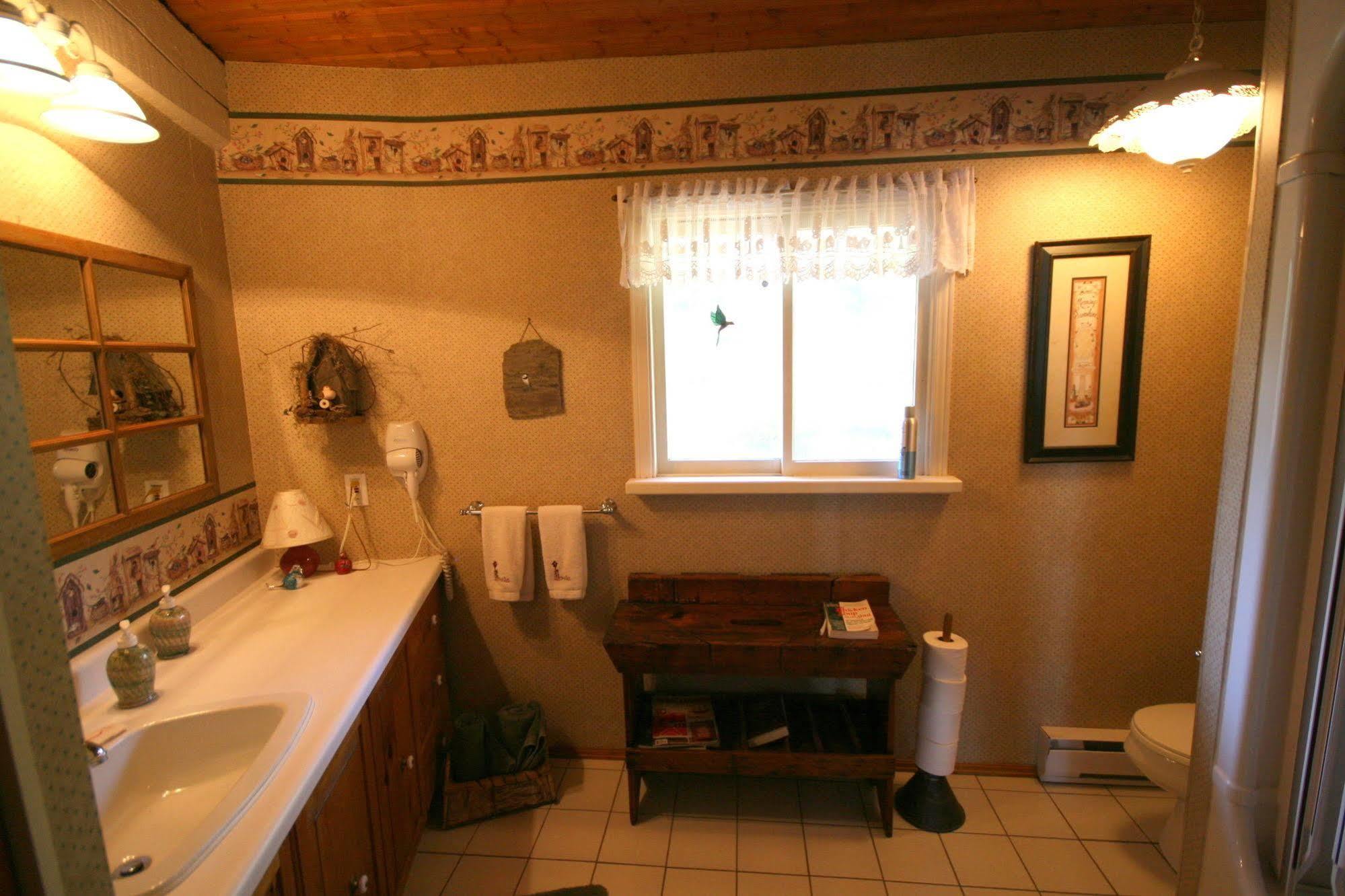 Stouffermill Bed & Breakfast Algonquin Highlands Extérieur photo