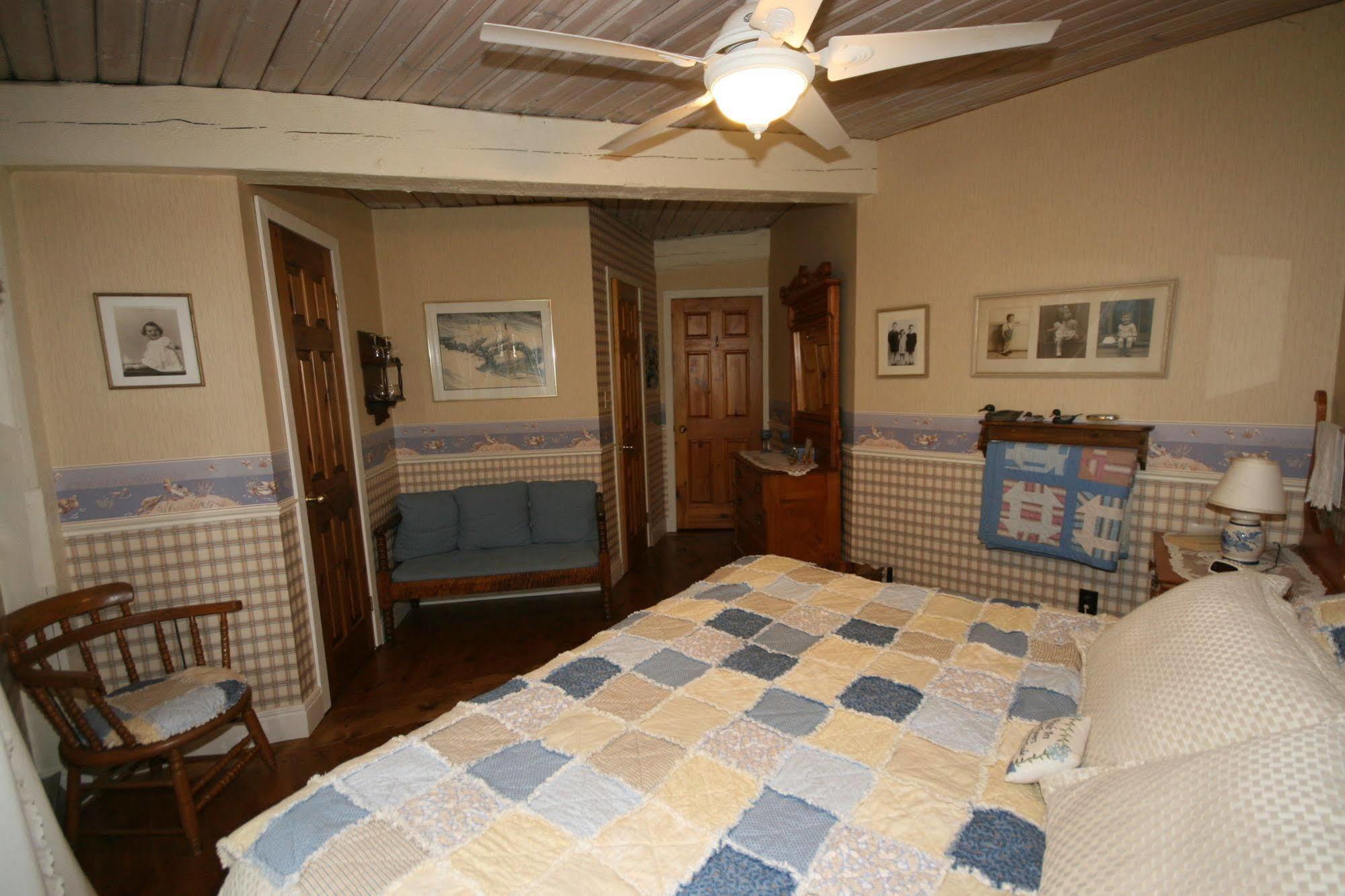 Stouffermill Bed & Breakfast Algonquin Highlands Extérieur photo